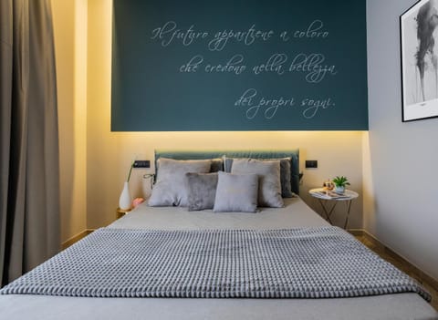 Bed, Photo of the whole room, Bedroom, Text overlay