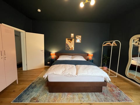 Bed, Photo of the whole room, Bedroom, wardrobe