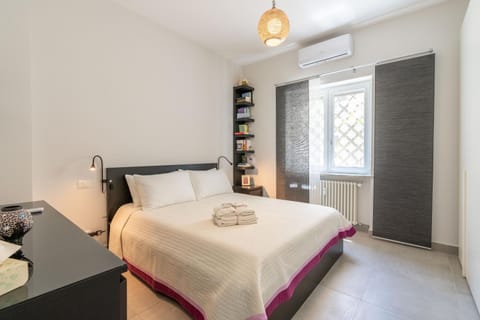 Bed, Photo of the whole room, Bedroom, air conditioner