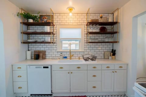 University Home Close to Nob Hill Apartment in Albuquerque