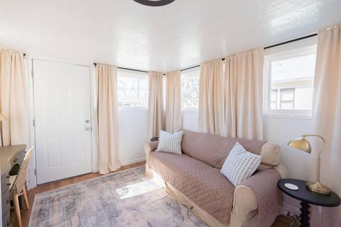 University Home Close to Nob Hill Apartment in Albuquerque