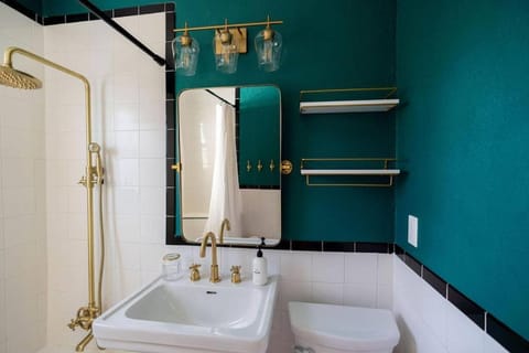 University Home Close to Nob Hill Apartment in Albuquerque