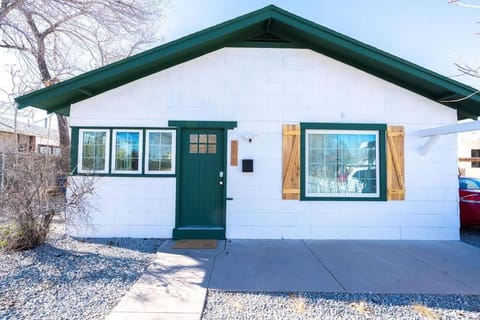 University Home Close to Nob Hill Apartment in Albuquerque