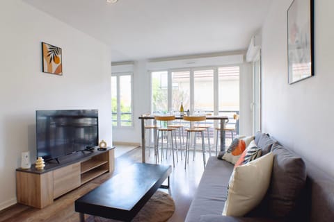 Communal lounge/ TV room, TV and multimedia, Living room