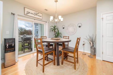 Boat Slip, Pontoon Rental, Lake Views, Game Room, Fire Pit House in Lake Gaston