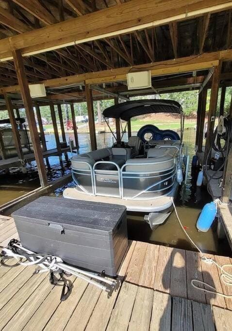 Boat Slip, Pontoon Rental, Lake Views, Game Room, Fire Pit House in Lake Gaston