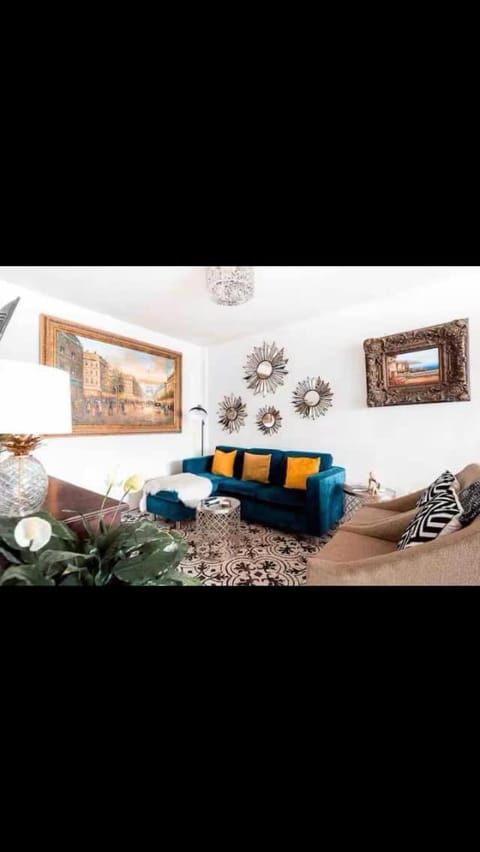 Communal lounge/ TV room, Living room, Seating area