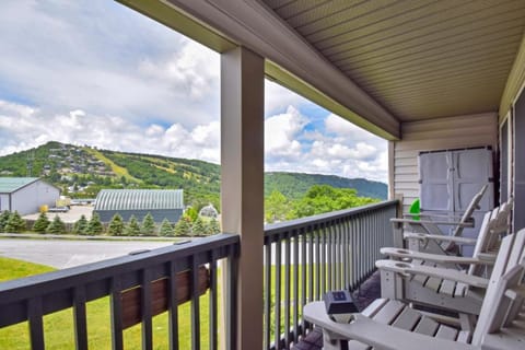 Balcony/Terrace, Mountain view