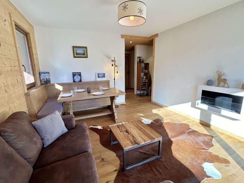 Appartement 2 pièces avec cabine, terrasse sud, proche télécabine Jaillet, parking, Wi-Fi - FR-1-597-184 Cabin in Combloux