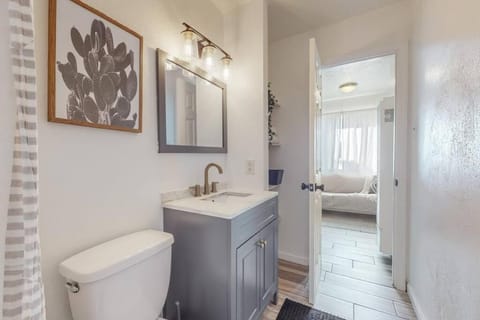 Private Casita Minutes to River Trails and Dining Apartment in Albuquerque