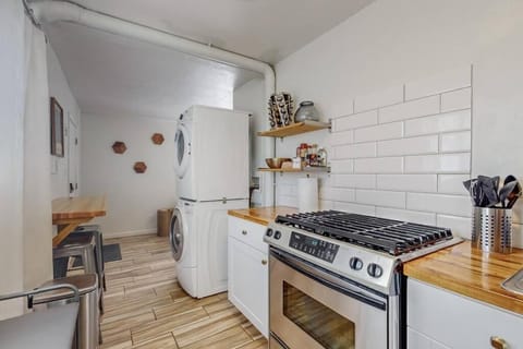 Private Casita Minutes to River Trails and Dining Apartment in Albuquerque