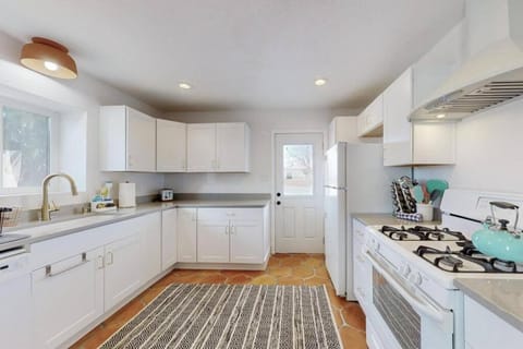 Los Candelarias Casa Apartment in Albuquerque