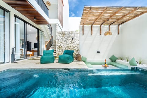 Patio, Day, Natural landscape, Hot Tub, Pool view, Swimming pool, sunbed