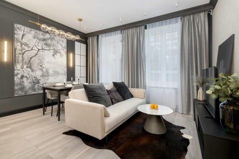 TV and multimedia, Living room, Seating area, Dining area