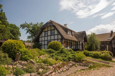 Property building, Garden, Logo/Certificate/Sign, Garden view, Area and facilities