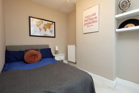 Spacious 2-Bed Cardiff Haven with Luxe Touches Bed and Breakfast in Cardiff