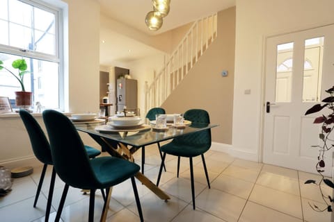 Spacious 2-Bed Cardiff Haven with Luxe Touches Bed and Breakfast in Cardiff