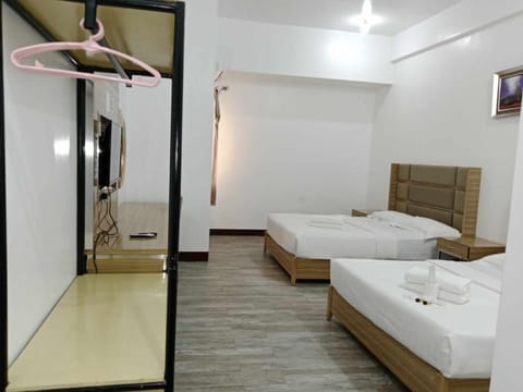 Bed, TV and multimedia, Bedroom, towels