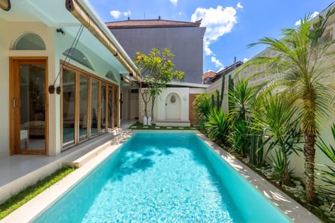 Property building, Day, Swimming pool