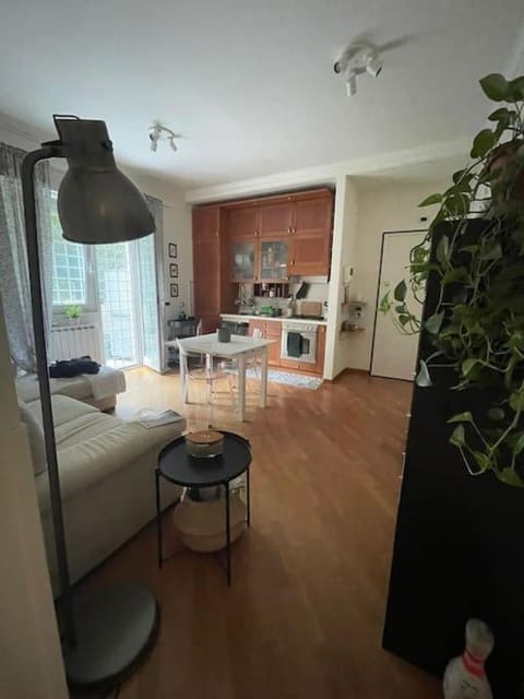 TV and multimedia, Living room, Photo of the whole room, Dining area
