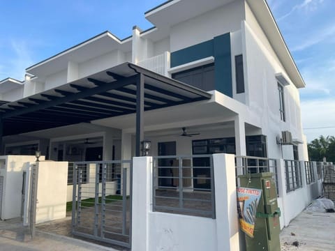 Property building, Day