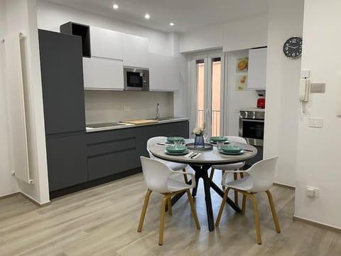 Kitchen or kitchenette, Dining area, stove