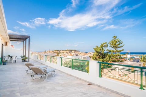Property building, Natural landscape, Balcony/Terrace, Sea view