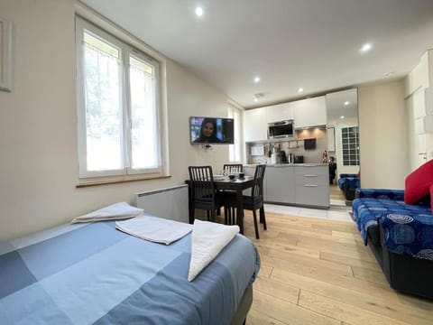 Appart Jouy N4 proche HEC Rer C Apartment in Île-de-France