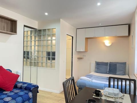 Appart Jouy N4 proche HEC Rer C Apartment in Île-de-France