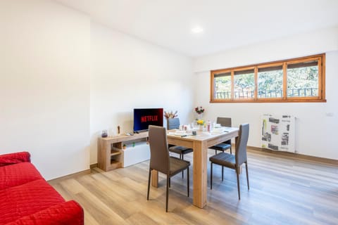 Living room, Dining area, Evening entertainment
