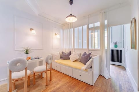 Central, calme avec parking Apartment in Paris