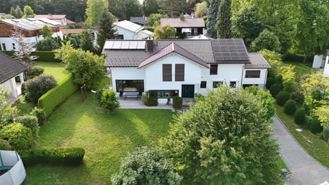 Property building, Day, Neighbourhood, Natural landscape, Bird's eye view, Garden, Garden view, Street view