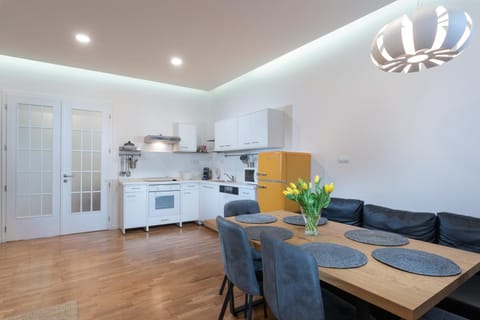 Kitchen or kitchenette, Living room, Seating area, Dining area, dishwasher, pet friendly, toaster