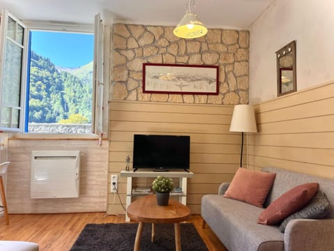 TV and multimedia, Living room, Mountain view, internet
