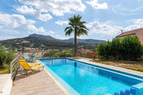 Day, Natural landscape, Mountain view, Pool view, Swimming pool, sunbed