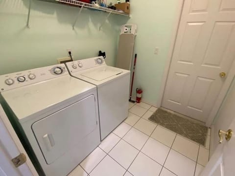 Sunny Serenity Florida FUN Villa in Haines City