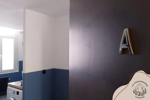 Facade/entrance, Text overlay