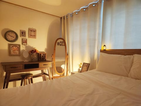 Bed, Bedroom