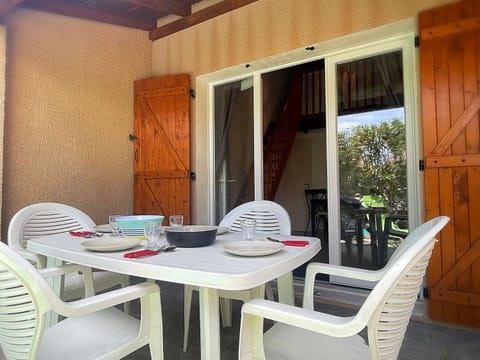 Patio, Facade/entrance, Balcony/Terrace