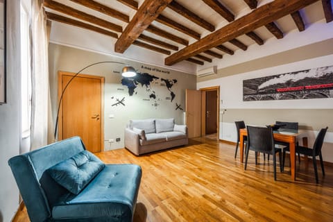 Living room, Seating area, Dining area, internet, air conditioner