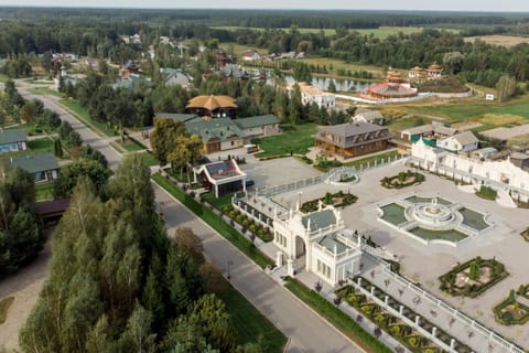 Nearby landmark, Restaurant/places to eat, Day, Neighbourhood, Natural landscape, Summer, Billiard, Bowling, Children play ground, Game Room, Horse-riding, Karaoke, Beach, Aqua park, Canoeing, Hiking, Kids's club, On site, Area and facilities, Swimming pool, Sports