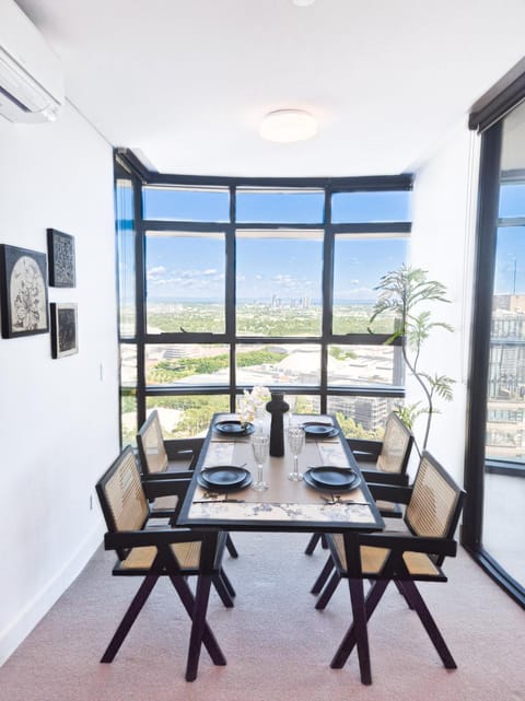 Natural landscape, Seating area, Dining area