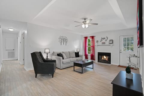 Play & Stay - Dog Friendly House in Clarksville