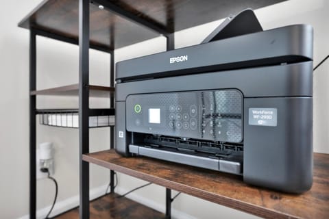 RedRanch-300mbps WiFi-WorkSpace House in Clarksville