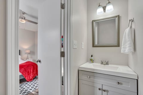 RedRanch-300mbps WiFi-WorkSpace House in Clarksville