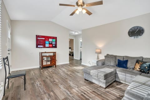RedRanch-300mbps WiFi-WorkSpace House in Clarksville
