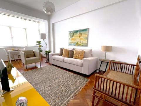 TV and multimedia, Living room, Seating area, Dining area, internet