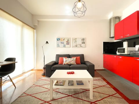 Coffee/tea facilities, Balcony/Terrace, Balcony/Terrace, Kitchen or kitchenette, Living room, Seating area, Dining area, internet, internet, microwave, minibar, stove, stove, toaster, toaster, washing machine