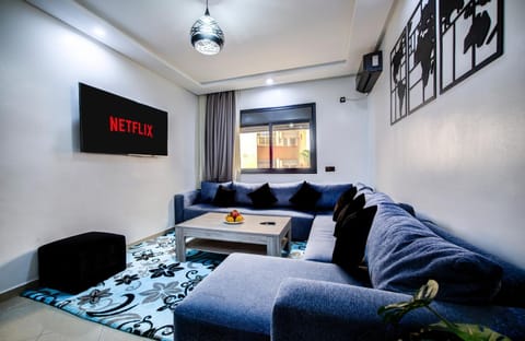 Communal lounge/ TV room, TV and multimedia, Living room, Seating area, Evening entertainment