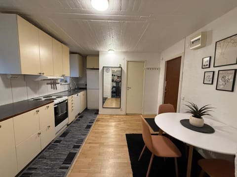 Kitchen or kitchenette, Dining area, dishwasher, oven, stove